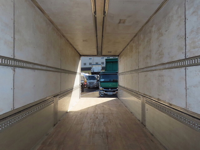 三菱ふそうスーパーグレートアルミウイング大型（10t）[写真32]