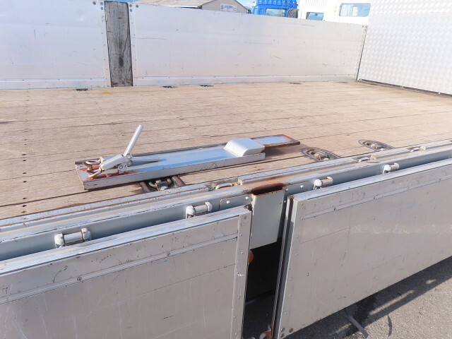 いすゞフォワードアルミブロック中型（4t）[写真25]