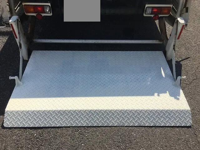 トヨタトヨエース平ボディ小型（2t・3t）[写真12]