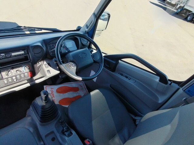 日野デュトロ平ボディ小型（2t・3t）[写真21]