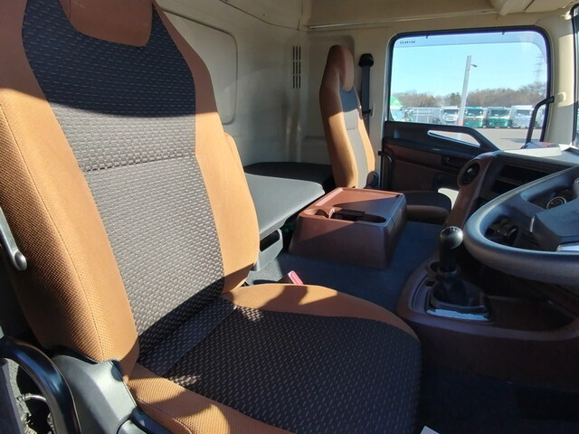 日野プロフィアトレーラーヘッド（トラクターヘッド）大型（10t）[写真17]