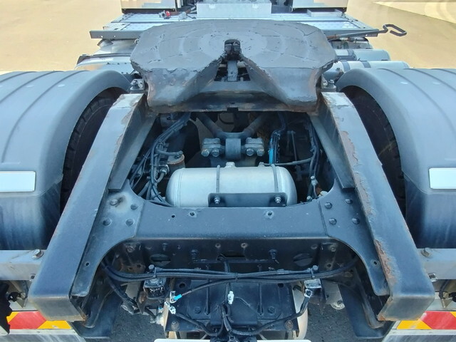 日野プロフィアトレーラーヘッド（トラクターヘッド）大型（10t）[写真06]