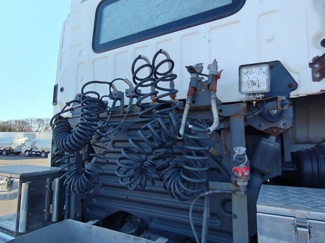 日野プロフィアトレーラーヘッド（トラクターヘッド）大型（10t）[写真08]