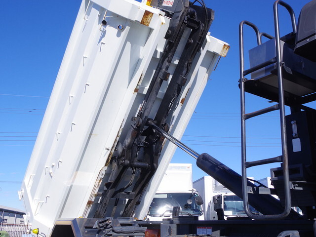 三菱ふそうファイターコンテナ専用車増トン（6t・8t）[写真13]