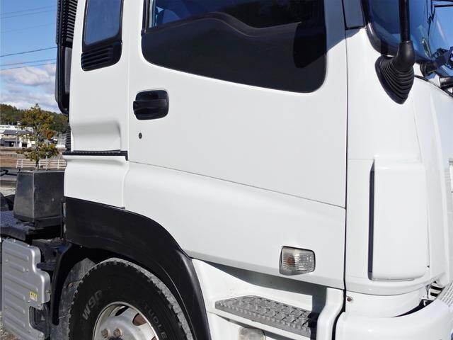 いすゞギガトレーラーヘッド（トラクターヘッド）大型（10t）[写真05]