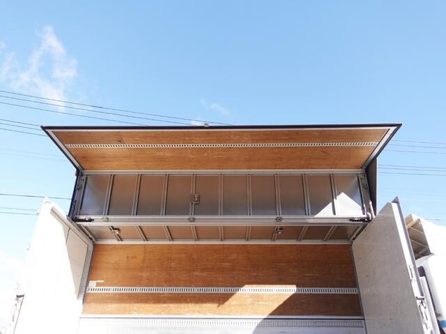 いすゞフォワードアルミウイング中型（4t）[写真12]