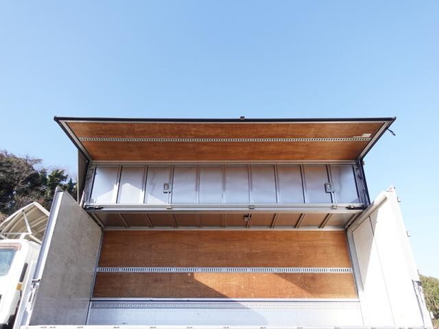 いすゞフォワードアルミウイング中型（4t）[写真12]