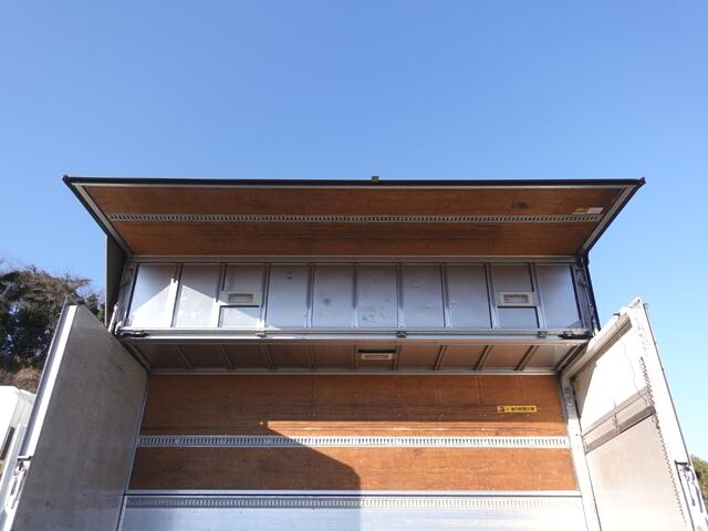 いすゞフォワードアルミウイング中型（4t）[写真12]