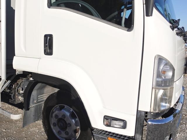 いすゞフォワードアルミウイング中型（4t）[写真05]