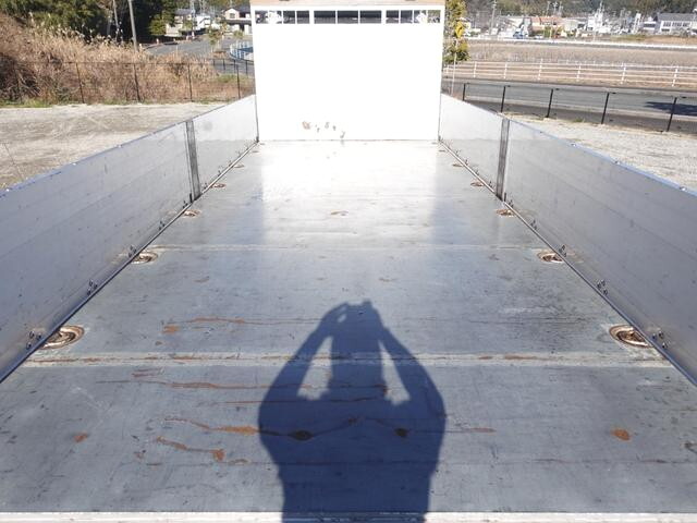 いすゞフォワード平ボディ中型（4t）[写真12]