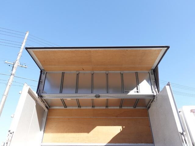 三菱ふそうキャンターアルミウイング小型（2t・3t）[写真12]