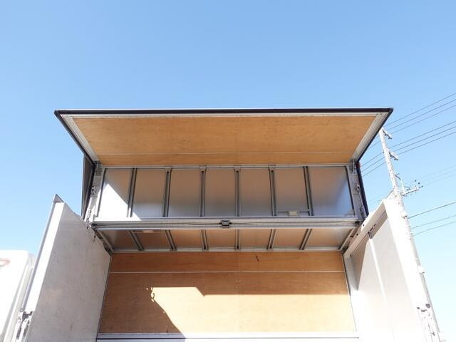 三菱ふそうキャンターアルミウイング小型（2t・3t）[写真13]