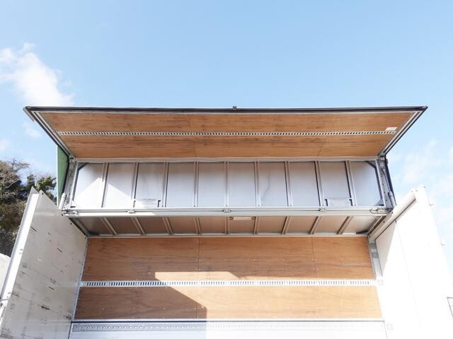 いすゞフォワードアルミウイング中型（4t）[写真12]