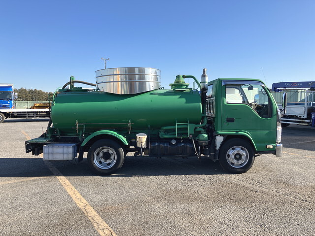 いすゞエルフバキュームカー小型（2t・3t）[写真06]