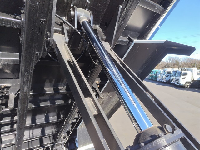 日野プロフィア深ダンプ（土砂禁ダンプ）大型（10t）[写真09]