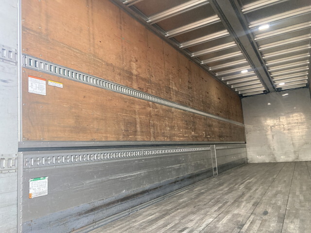 UDトラックスクオンアルミウイング大型（10t）[写真13]