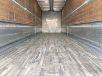 UDトラックスクオンアルミウイング大型（10t）[写真16]