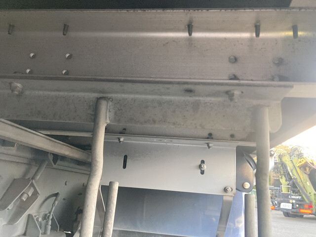 UDトラックスクオンアルミウイング大型（10t）[写真22]