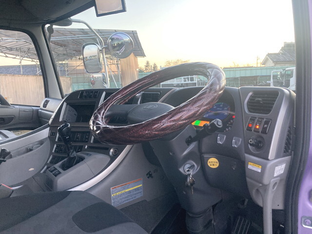 UDトラックスクオンアルミウイング大型（10t）[写真33]