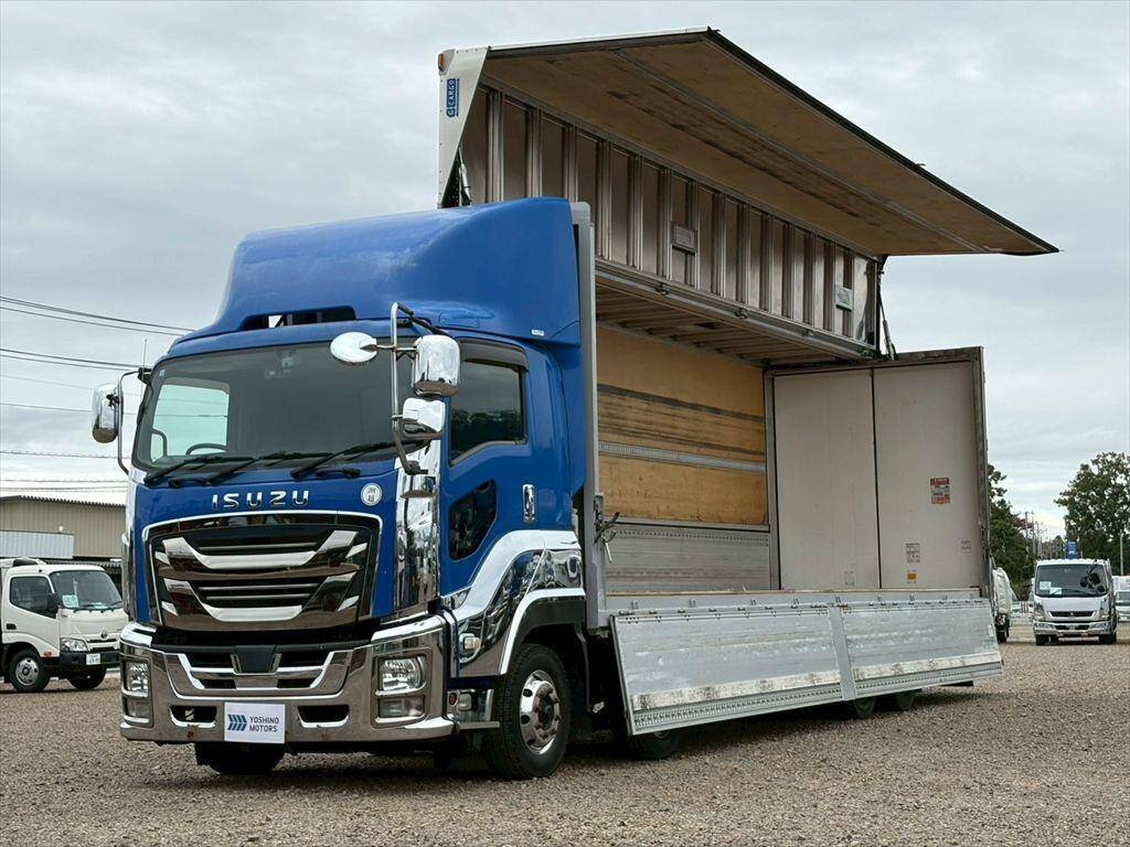 いすゞギガアルミウイング大型（10t）[写真11]