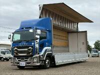 いすゞギガアルミウイング大型（10t）[写真12]