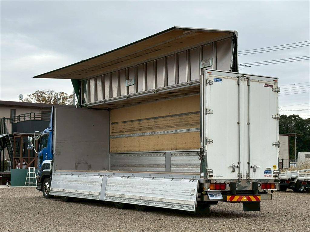 いすゞギガアルミウイング大型（10t）[写真12]