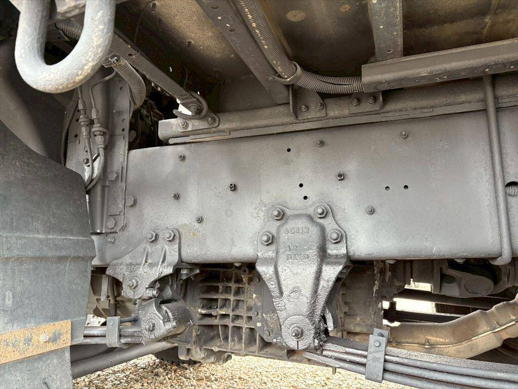 いすゞギガアルミウイング大型（10t）[写真14]