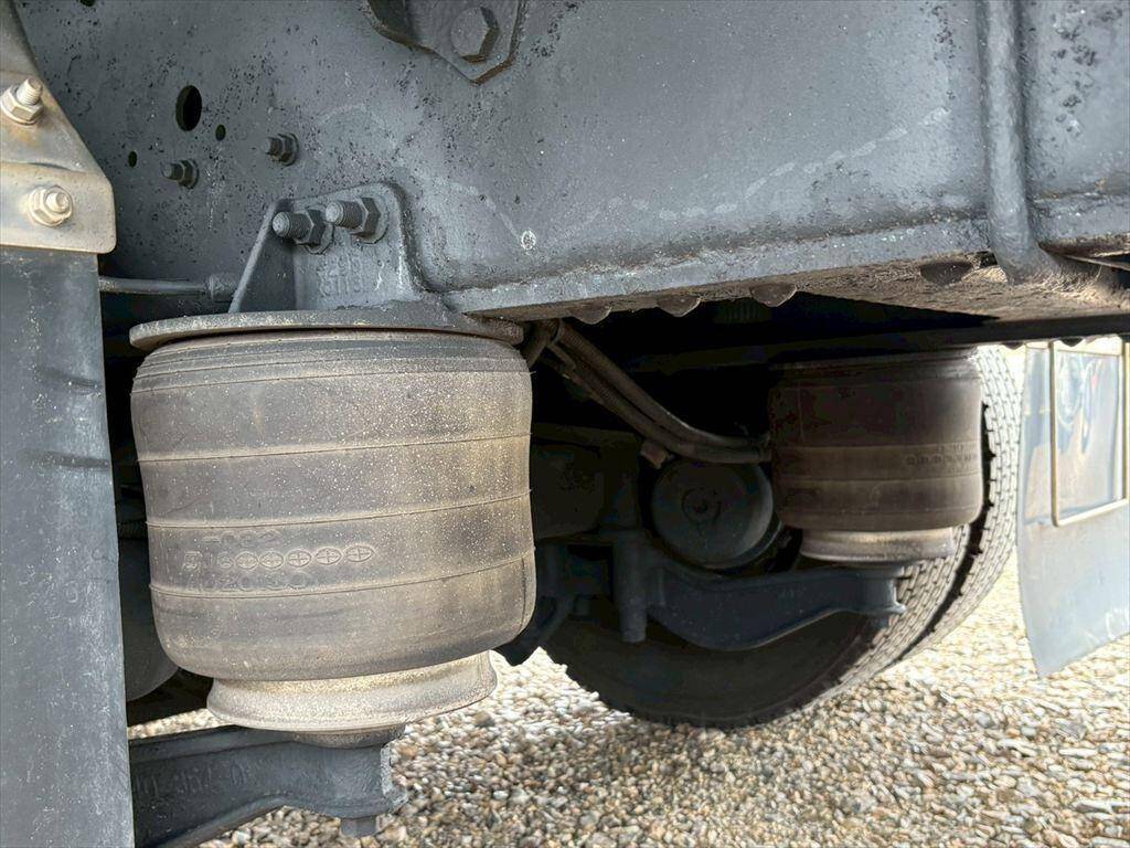 いすゞギガアルミウイング大型（10t）[写真17]