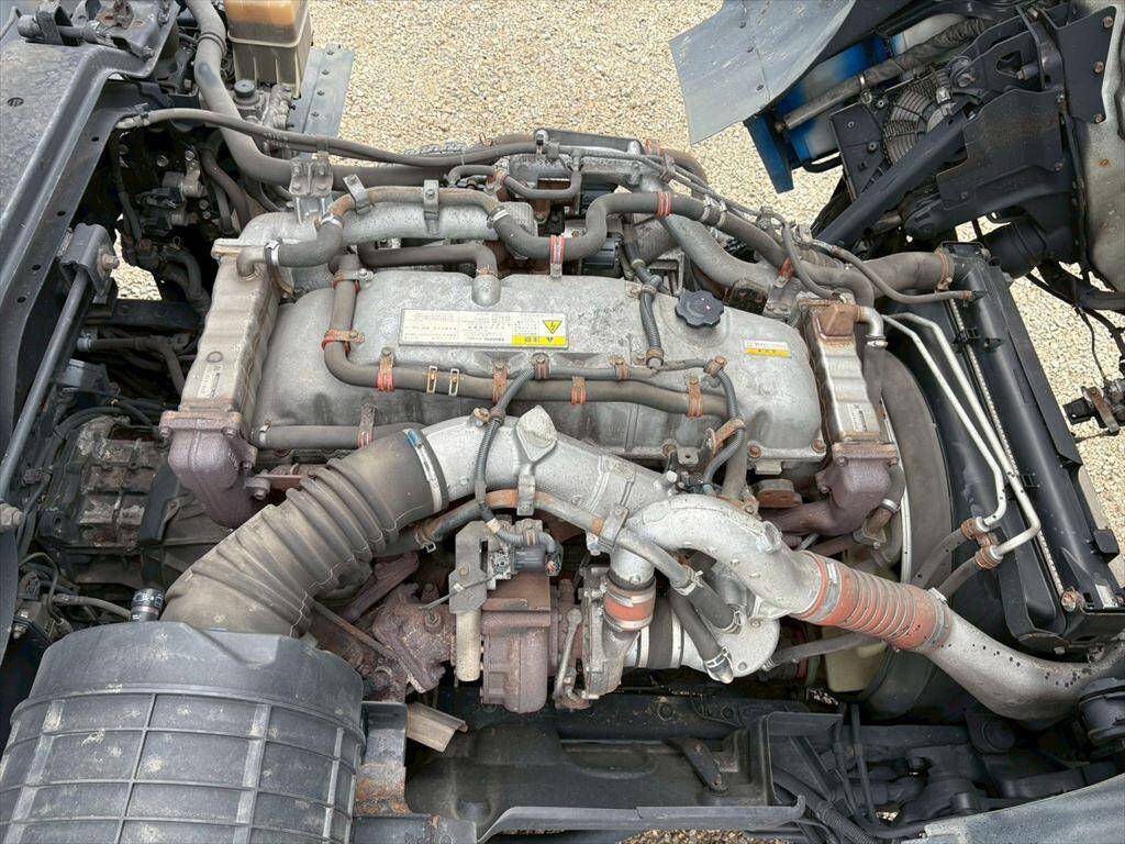 いすゞギガアルミウイング大型（10t）[写真19]