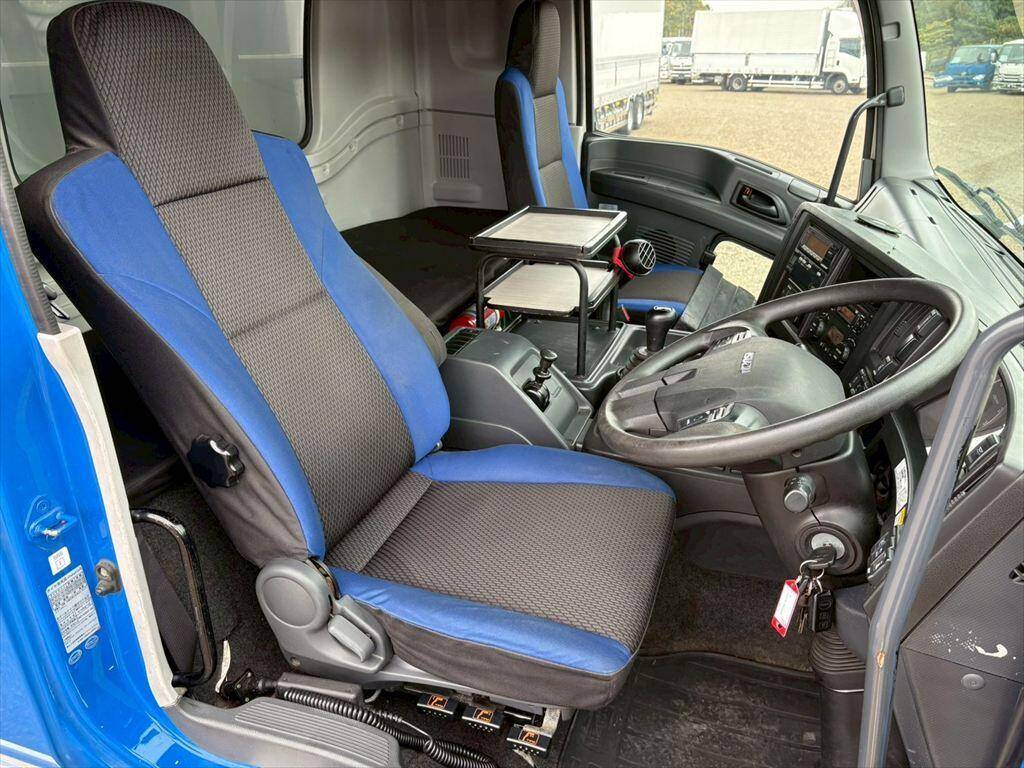 いすゞギガアルミウイング大型（10t）[写真20]