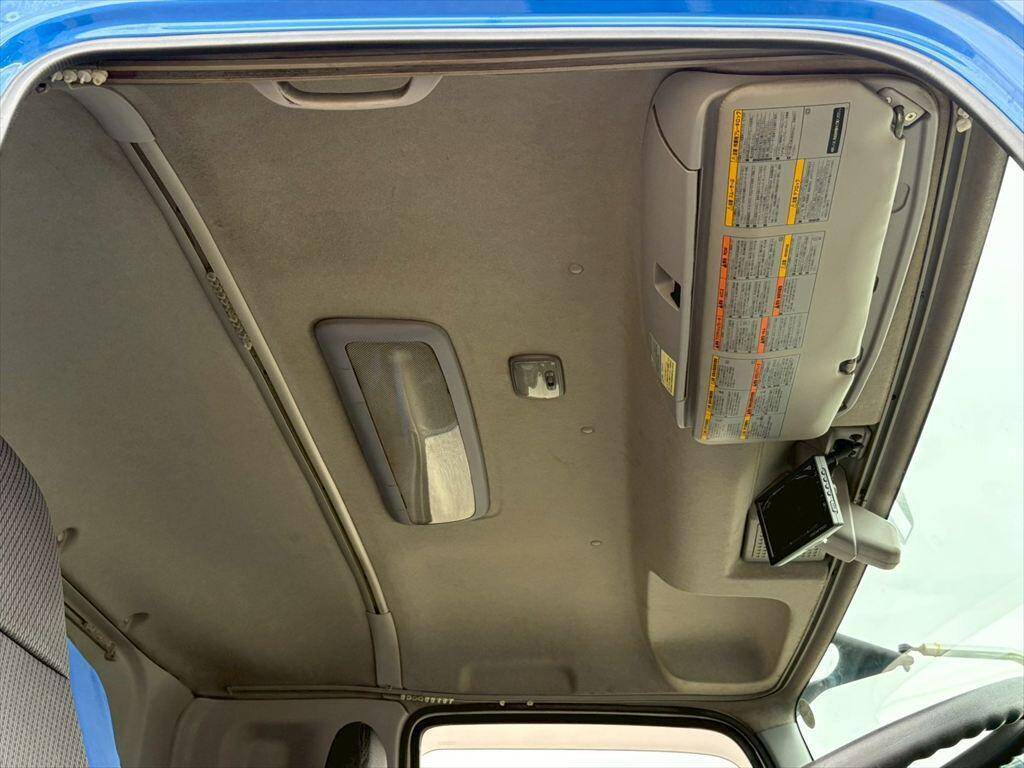 いすゞギガアルミウイング大型（10t）[写真23]