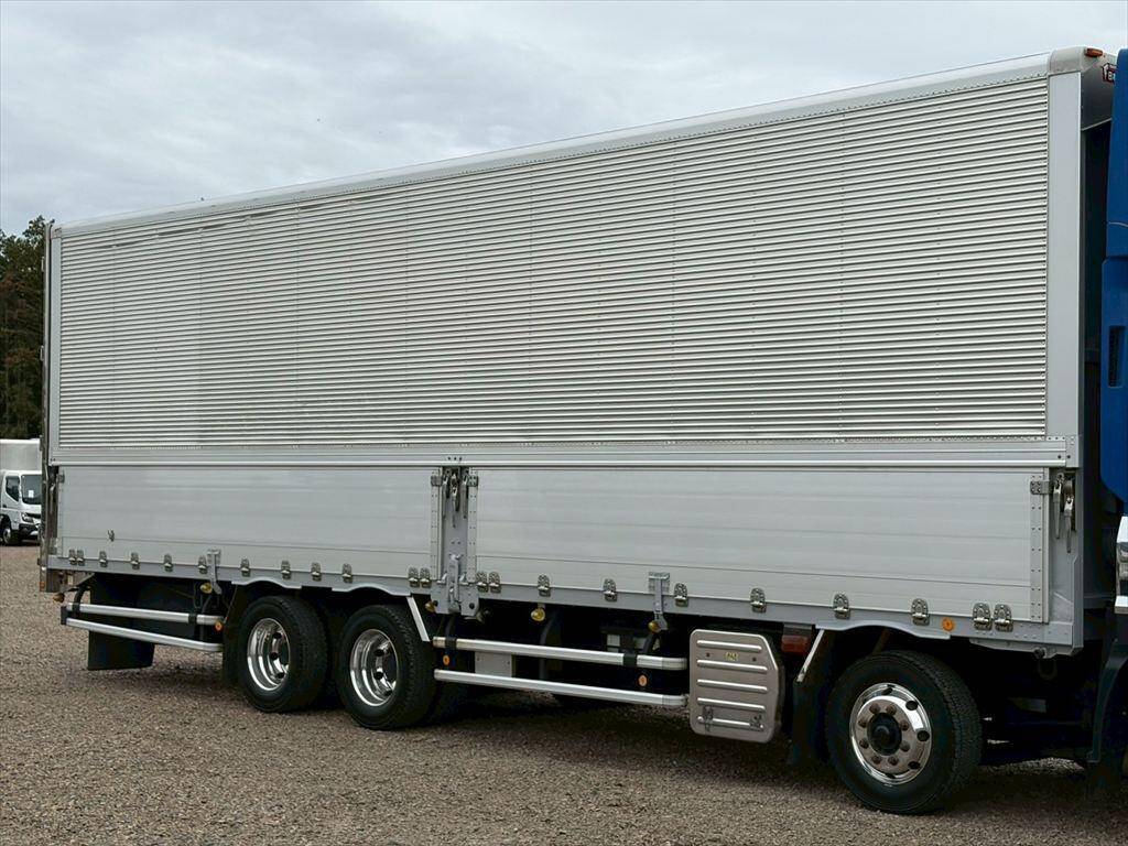 いすゞギガアルミウイング大型（10t）[写真05]