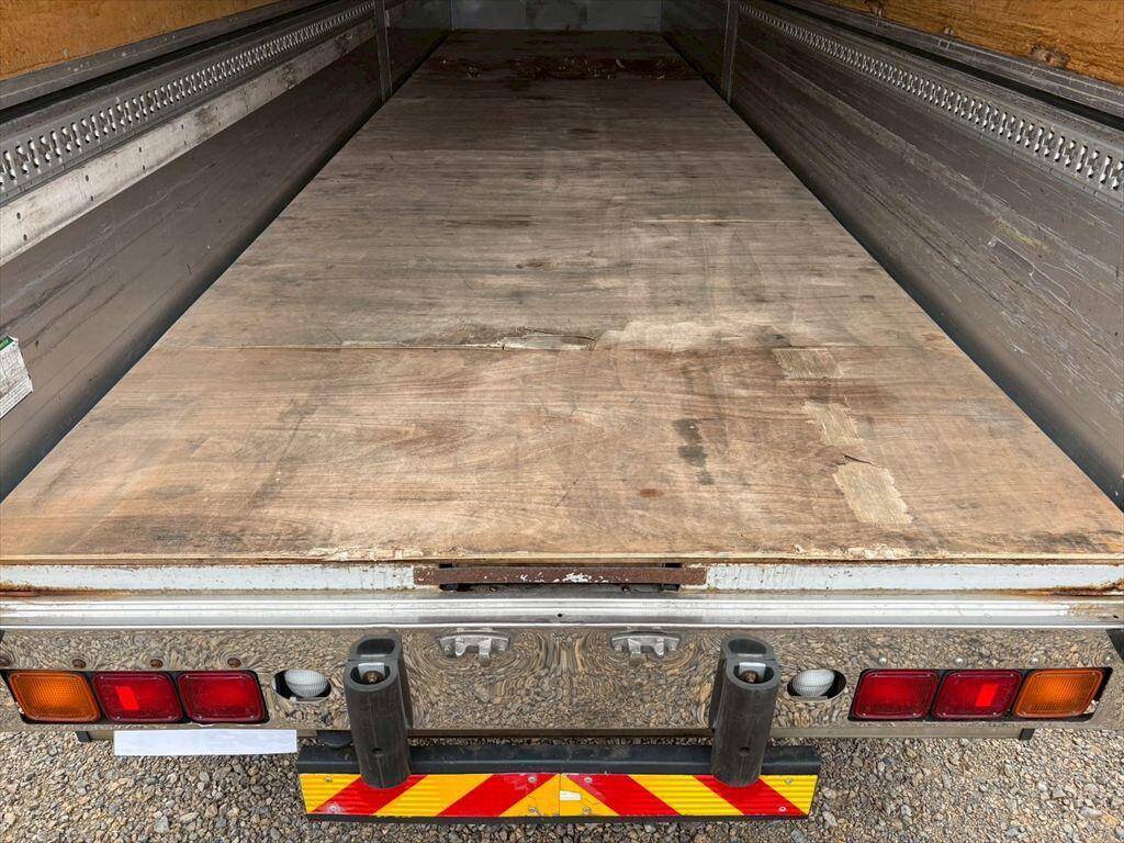 いすゞギガアルミウイング大型（10t）[写真08]