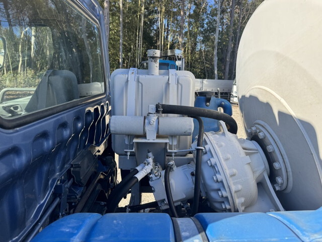 三菱ふそうファイターミキサー車（コンクリートミキサー）増トン（6t・8t）[写真17]