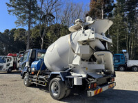 三菱ふそうファイターミキサー車（コンクリートミキサー）増トン（6t・8t）[写真02]