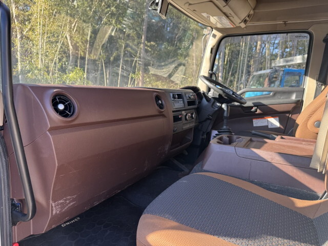 日野レンジャーアルミウイング中型（4t）[写真16]