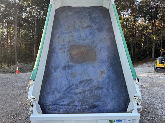 日野デュトロ三転ダンプ小型（2t・3t）[写真10]