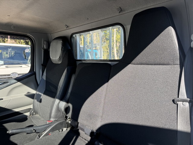 三菱ふそうキャンター平ボディ小型（2t・3t）[写真15]