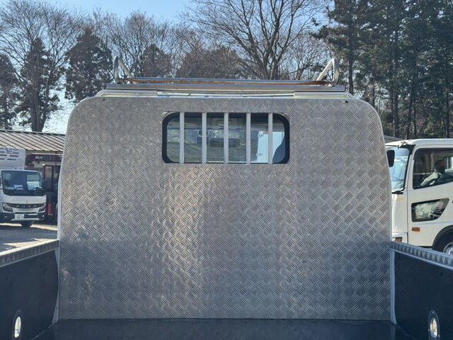 三菱ふそうキャンター平ボディ小型（2t・3t）[写真19]