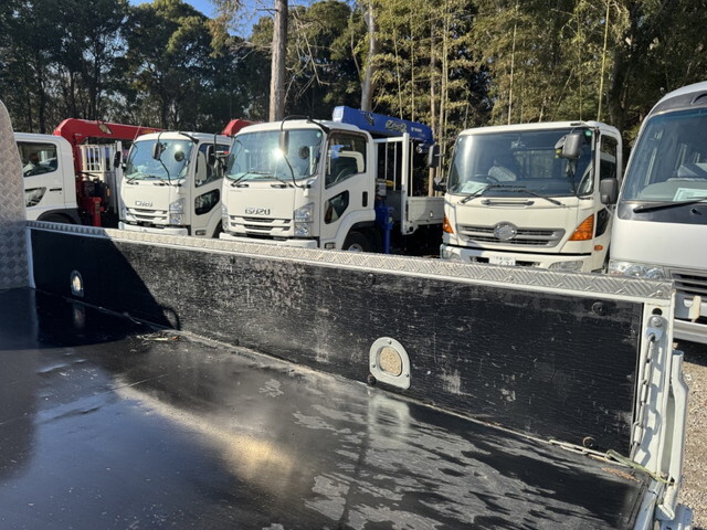 三菱ふそうキャンター平ボディ小型（2t・3t）[写真20]