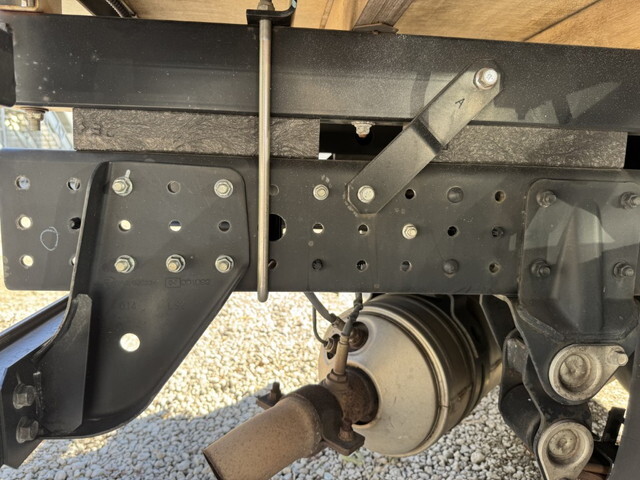 三菱ふそうキャンター平ボディ小型（2t・3t）[写真24]