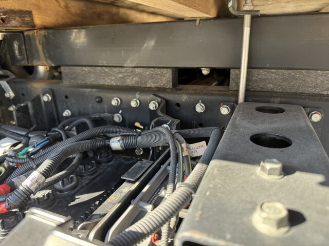 三菱ふそうキャンター平ボディ小型（2t・3t）[写真28]