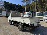 三菱ふそうキャンター平ボディ小型（2t・3t）[写真05]