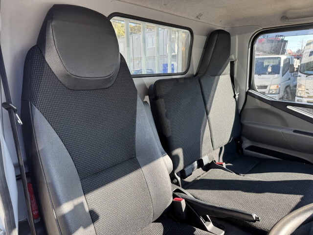 三菱ふそうキャンター平ボディ小型（2t・3t）[写真05]