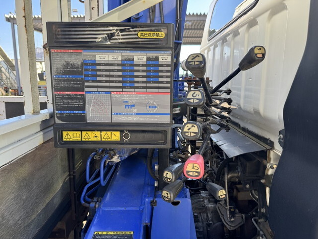 三菱ふそうキャンタークレーン4段小型（2t・3t）[写真18]