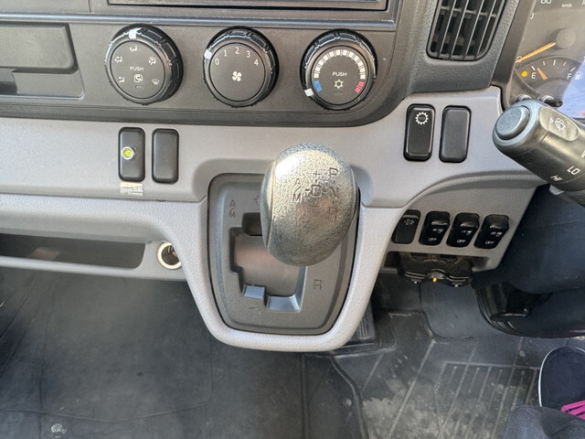 三菱ふそうキャンタークレーン4段小型（2t・3t）[写真08]