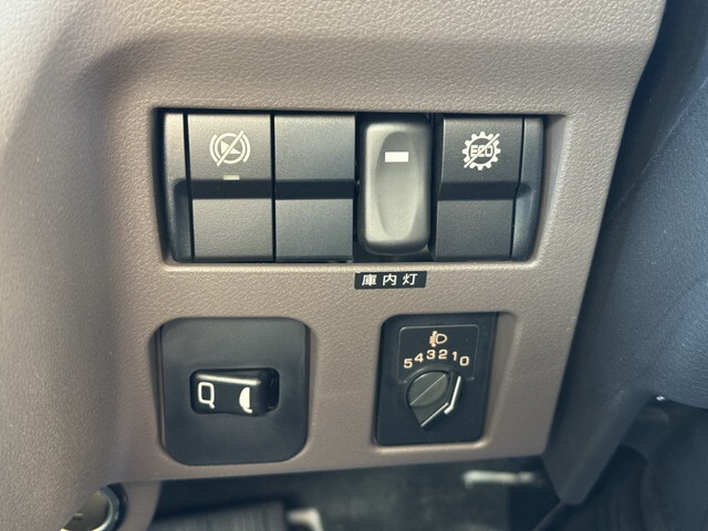 三菱ふそうキャンター冷凍車（冷蔵車）小型（2t・3t）[写真11]