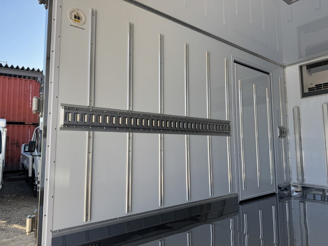 三菱ふそうキャンター冷凍車（冷蔵車）小型（2t・3t）[写真29]