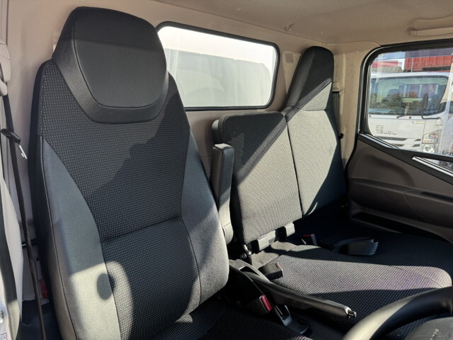 三菱ふそうキャンター冷凍車（冷蔵車）小型（2t・3t）[写真04]