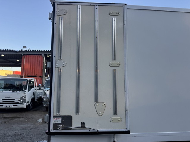 日野デュトロ冷凍車（冷蔵車）小型（2t・3t）[写真20]